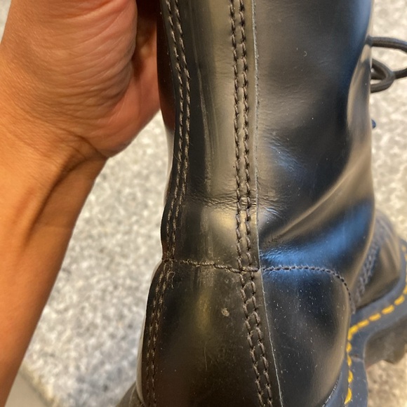 Dr. Martens 1460 Originals 8-Eye, Unisex, Soft Toe, Slip Resistant, 6 Inch Boot - Picture 4 of 8